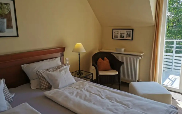 \"country House Flair\"