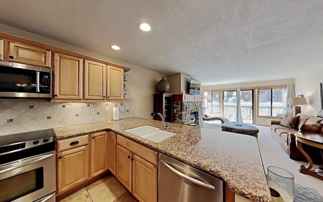 One Bedrooms At Snowbird Condos Slopeside - Free Wifi & Assigned Parking!
