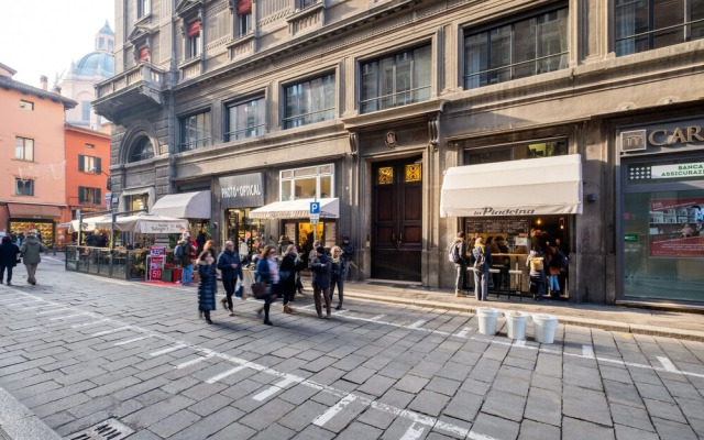 Monolocale tra Piazza del Nettuno e le Due Torri