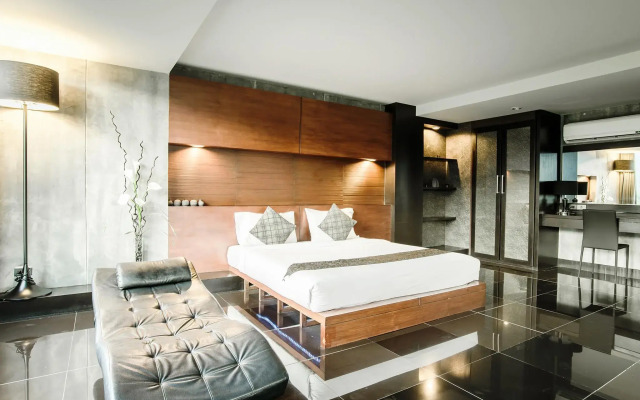 B2 Black Business & Budget Hotel