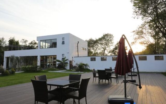 Zhuoyue Health Hot Spring Homestay