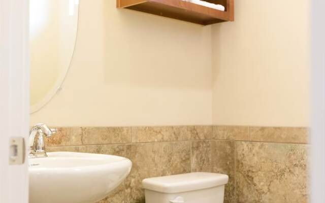 Spacious 3 BR Near Downtown by Domio