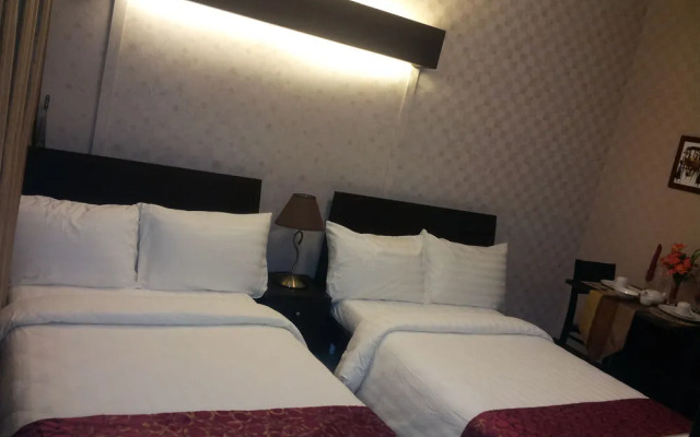 OYO 215 Sunshine City Suites