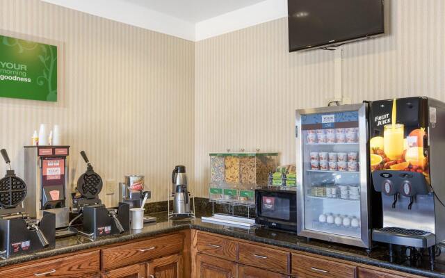 Comfort Suites Plainview