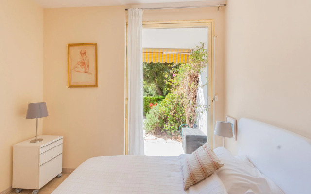 Scenic apartment in Cannes with private terrace
