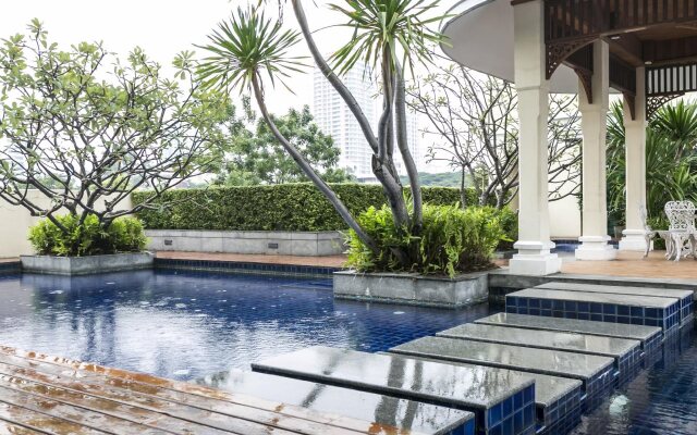 Piyathip Place Serviced Apartment