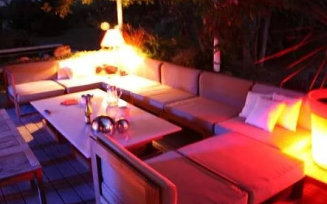 Maison DHôtes LArbre Rouge