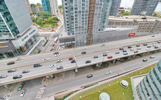 Exquisite High-Rise 1 Bedroom next to Scotia Arena