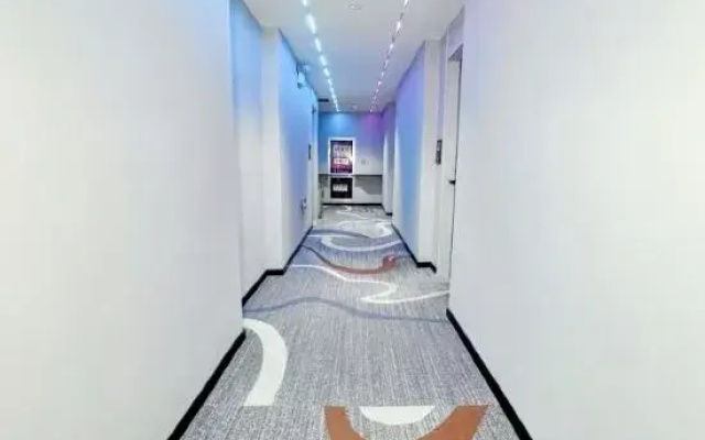 Lixin colorful art Hotel