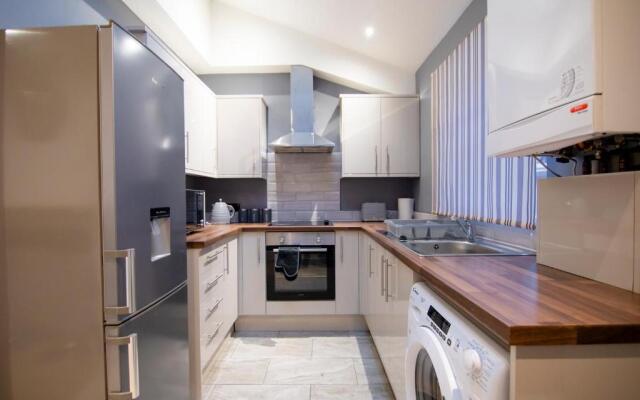 Stunning Bolton Abode - Pool Table