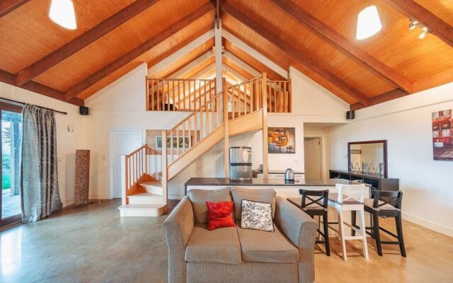 Outlook Hill Vineyard Cottages