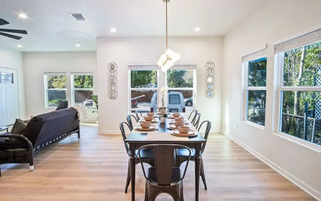 Urban Delight 4br/3ba Near City Center
