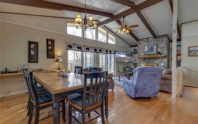 Bear View Chalet Three Bedroom Cabin