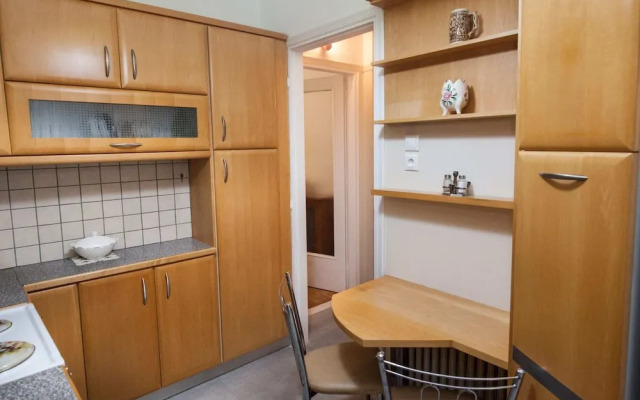 Beautiful Retro Apt in Koukaki