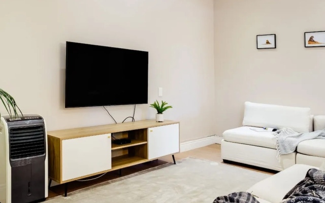 Elegant Charm Retreat Central Treasure