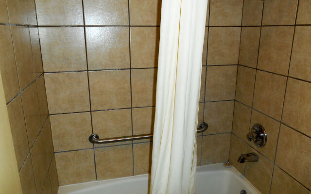 Red Roof Inn & Suites San Angelo