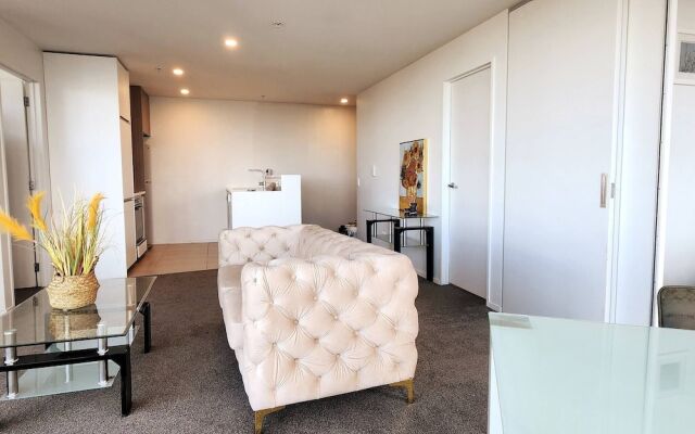 Sunny, Spacious And Magnificent Sea Views!