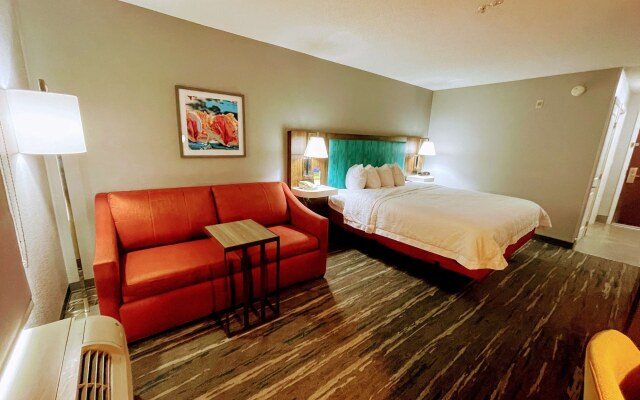 Hampton Inn & Suites Pensacola I-10 N at Univ. Town Plaza