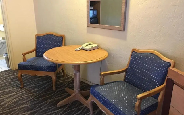 Sky Ranch Inn