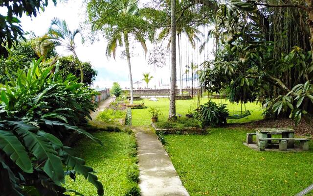 Bagus Bay Guest House By Zuzu