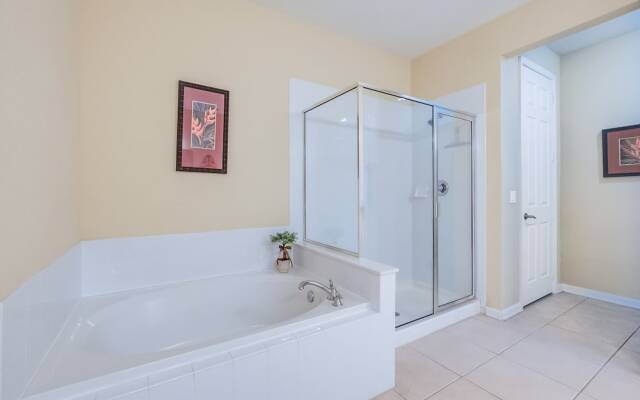 Villa Manuel Lakeview  3 Bedroom Condo by RedAwning