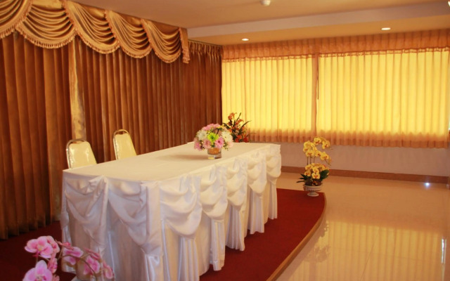 Thatphanom River View Hotel