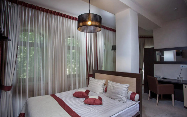 Palais Royal Hotel