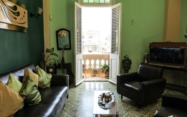 Hostal Balcones 2, Knocking on Cuba