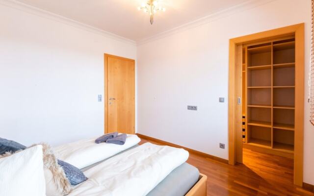 Exclusive Panoramic Apartment in Niedernsill