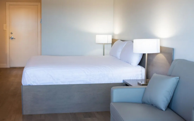 Sand Pebbles Inn