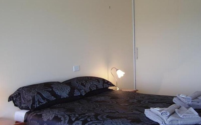 The Esplanade Kingston Beach Apartment – Guest Rooms – West Hobart