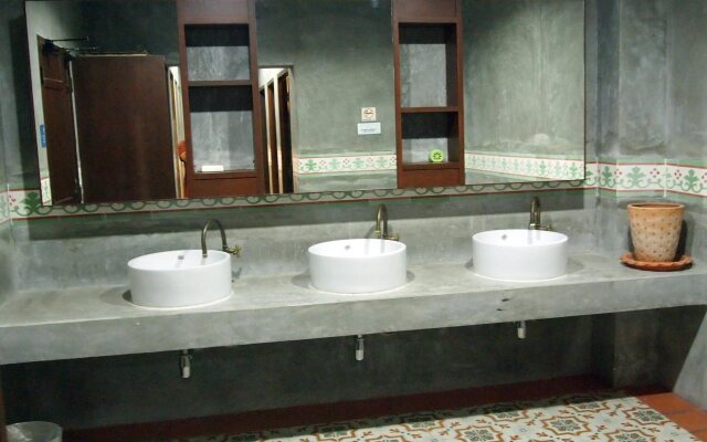 Sunny Hostel Phuket