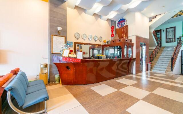 Super Oyo 266 Golden Gate