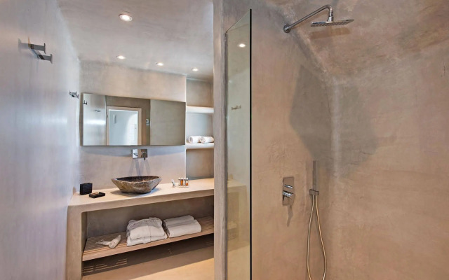 Porto Fira Suites