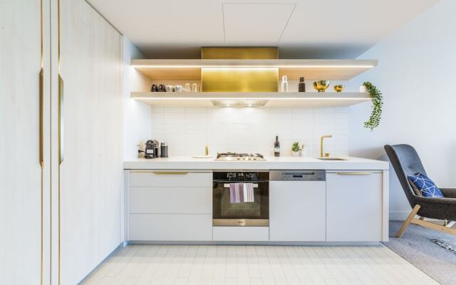 Exquisite 1 bedroom Parking Gym Pool Spa