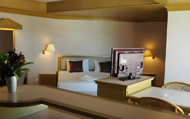 City Beach Resort