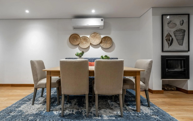17 Marine, 2 Bedroom Sea-Facing Apt101
