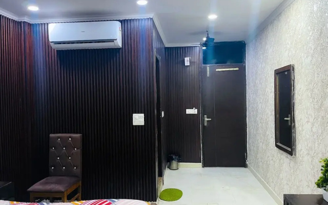 Roomshala Hotel Tom & Jerry