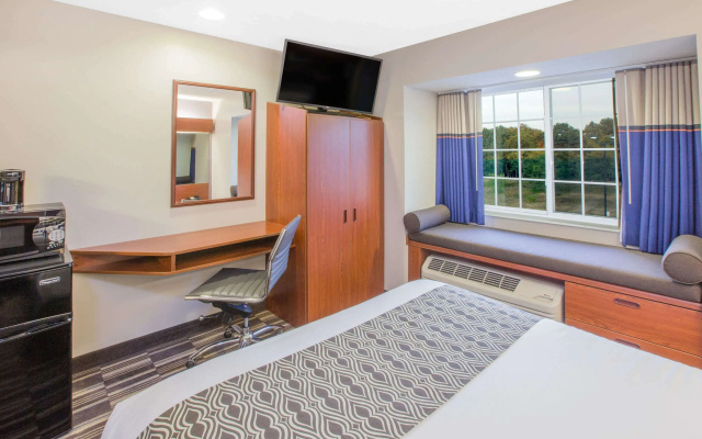Microtel Inn & Suites by Wyndham Manistee