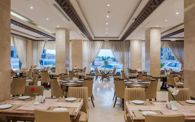 Naviti Warwick Al Khobar