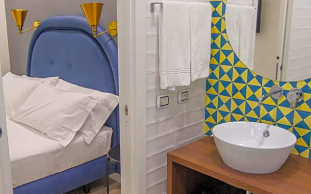 Mako Sorrento Suites