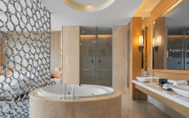 Renaissance Chengdu Hotel