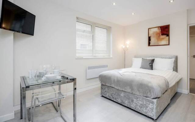 Bedford Hospital Studio Apartment - Victoria B