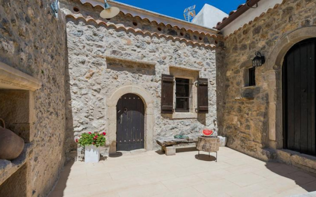 Meronas Eco House