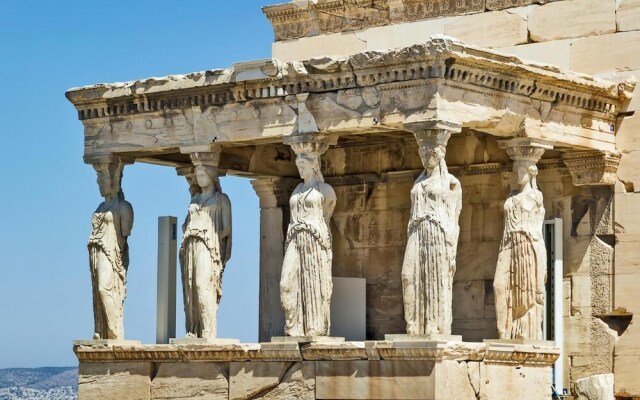 Your Home under the Acropolis Roofdeck