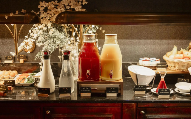 Hotel Dali Val d'Europe, Tapestry Collection by Hilton