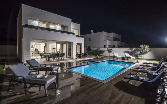 Luxury Villas Royal II with Private Pool