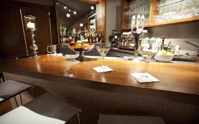 Le Pleasant Hôtel & Café