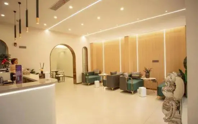 Gangsha Hotel (Wuhan Caidian Economic Development Zone Zhashan Square Branch)