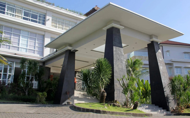 RedDoorz near Dreamland Beach Uluwatu